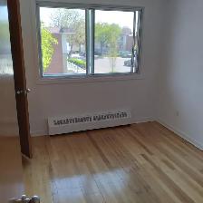 ST LEOANRD : Très grand 4 ½ Haut triplex – repeint et sabler - Photo 8