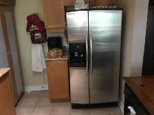 stove, refrigerator and microwave - Photo 2
