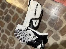 warrior jr goalie glove an blocker - Photo 3