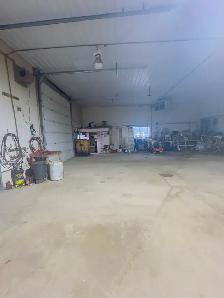 Truck yard & shop - Photo 5