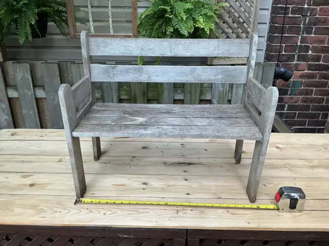 Vintage Small Wooden Garden Bench !
