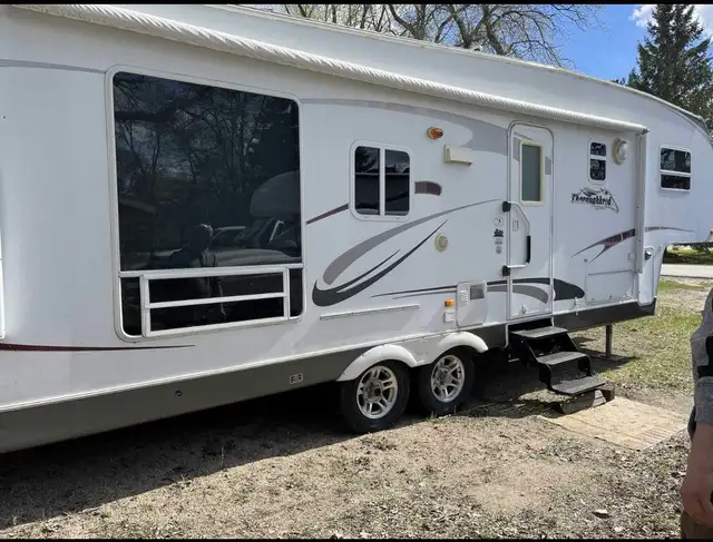 2007 Palomino Thoroughbred 5th wheel camper