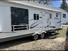 2007 Palomino Thoroughbred 5th wheel camper