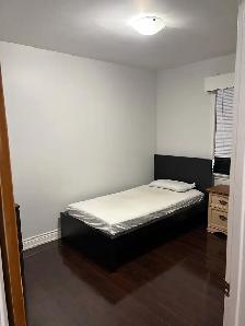 3 Furnished Rooms Main Floor Warden/Lawrence - Photo 3