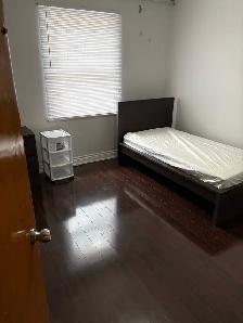 3 Furnished Rooms Main Floor Warden/Lawrence - Photo 5