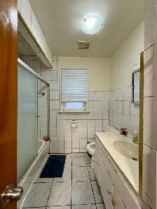 3 Furnished Rooms Main Floor Warden/Lawrence - Photo 10