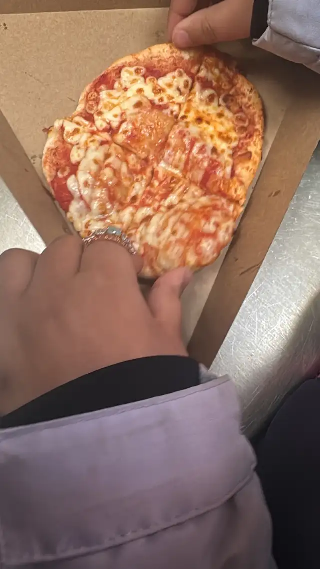 pizza maker or cook