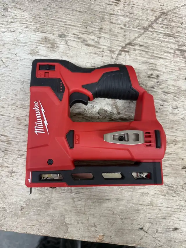 Milwaukee stapler