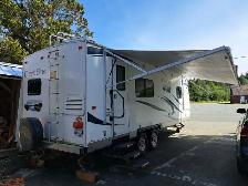 2011 Creekside 23 RKS four season Travel trailer