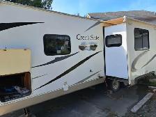 2011 Creekside 23 RKS four season Travel trailer - Photo 2