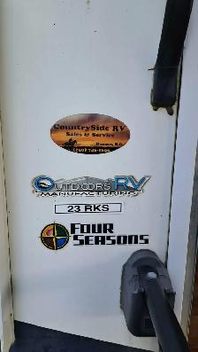2011 Creekside 23 RKS four season Travel trailer - Photo 9