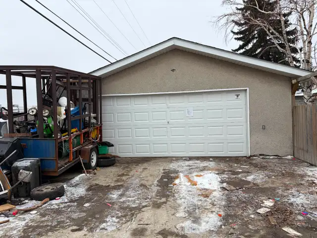 FOR RENT – LARGE DETACHED GARAGE – SE CALGARY