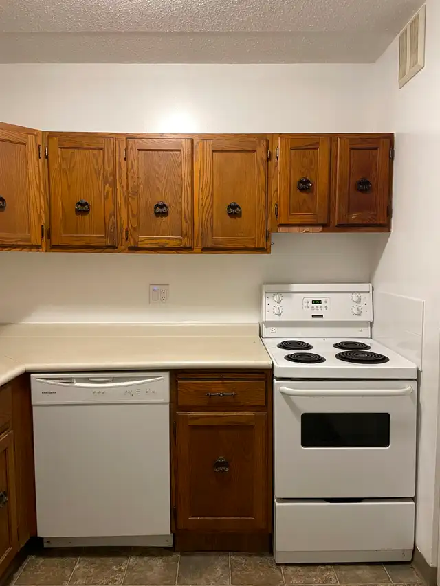 2-Bedroom Apartment Suite in St Vital Available for Rent