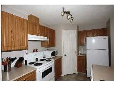2 BedROM 2 FullBath Condo-Near Somerset C-Train Station For Rent - Photo 2