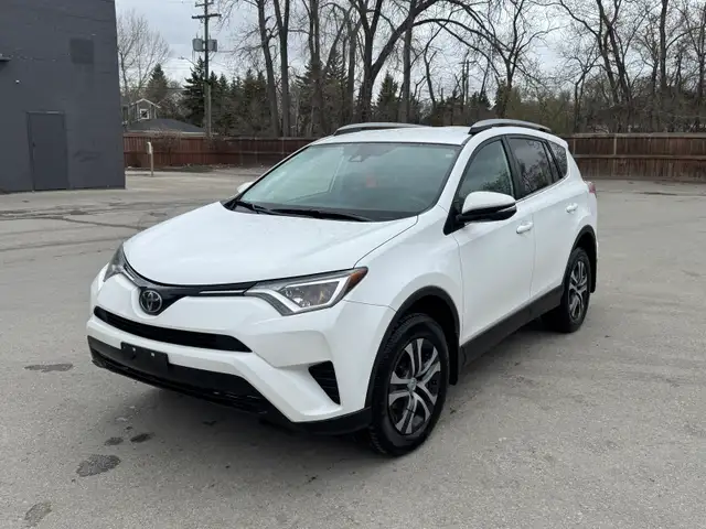 2017 TOYOTA RAV4 LE AWD FRESH SAFETY