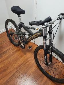 GREEN HOOLIGAN SUPERCYCLE 21 SPEED DUAL SUSPENSION MOUNTAIN BIKE