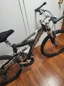 GREEN HOOLIGAN SUPERCYCLE 21 SPEED DUAL SUSPENSION MOUNTAIN BIKE - Photo 2