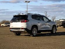 2026 GMC Acadia Denali - Photo 8