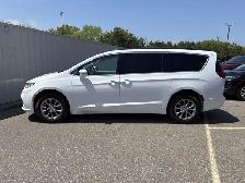 2022 Chrysler Pacifica Touring L AWD | No Accidents | Leather - Photo 2