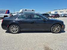2015 Chrysler 300 - Photo 4
