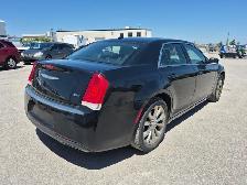 2015 Chrysler 300 - Photo 5
