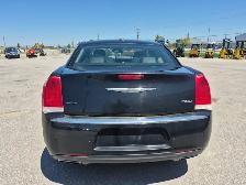 2015 Chrysler 300 - Photo 6