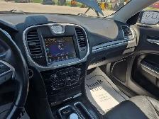 2015 Chrysler 300 - Photo 12