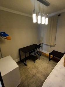 FURNISHED MIDTOWN ROOM - EGLINTON & KEELE - WIFI, LAUNDRY INCL - Photo 4