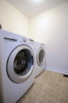 FURNISHED MIDTOWN ROOM - EGLINTON & KEELE - WIFI, LAUNDRY INCL - Photo 5