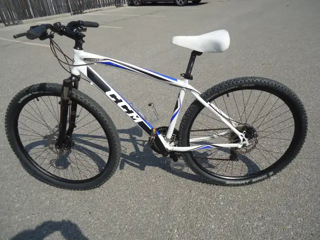 Like New: CCM - Krossport 29er (Disk Brakes)
