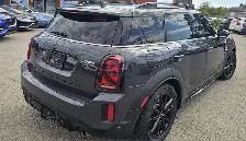 This Sport Utility Vehicle (SUV)/Multi-Purpose Vehicle (MPV) pow - Photo 7