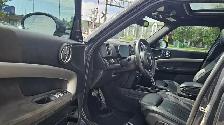This Sport Utility Vehicle (SUV)/Multi-Purpose Vehicle (MPV) pow - Photo 12