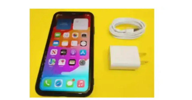 iPhone XR 64Gb BACK CRACKED UNLOCKED CELL PHONE CELLULAIRE APPLE