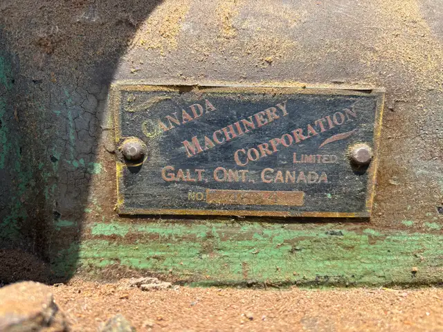 Antique CMC Co Metal Shaper. Runs and operates as it should.