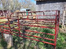 Livestock Carrier for in pickup box