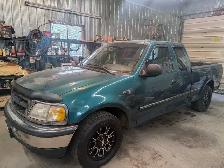 1997 Ford F-250LD - Photo 2
