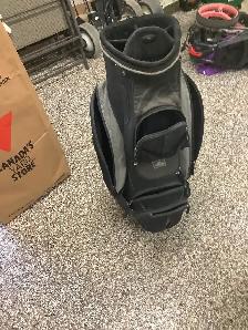 Two Golf bags. A  Men’s or ladies design $35 - Photo 3