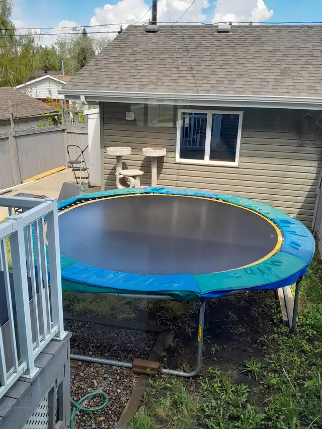 Vikan trampoline excellent condition 12’