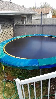 Vikan trampoline excellent condition 12’ - Photo 3
