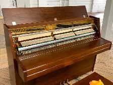 Yamaha Apartment size 88 Key Piano - Photo 3