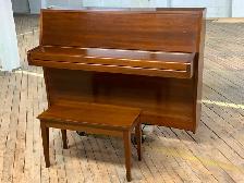 Yamaha Apartment size 88 Key Piano - Photo 4