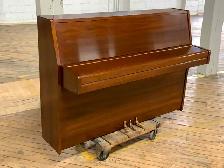 Yamaha Apartment size 88 Key Piano - Photo 9