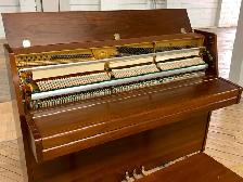 Yamaha Apartment size 88 Key Piano - Photo 10