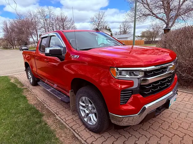 2022 Chevrolet Silverado 1500 LT 4WD – Low KM – Excellent Condit
