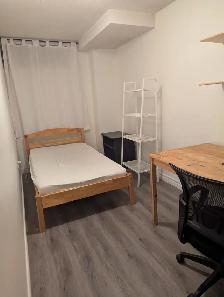 Multiple Rooms Private Bath Balcony Parking @York University - Photo 9