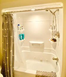 Room For Rent (On The Hill Uptown) Dog & Cat Friendly - Open Now