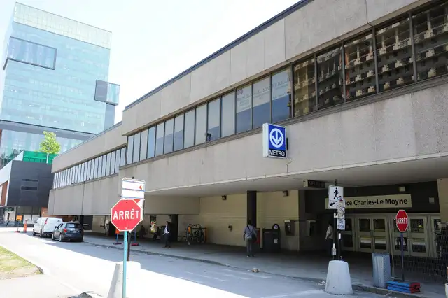 METRO Longueuil __ Entrée extérieur Privée __ (TOUT INCLUS)