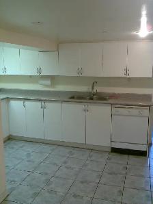 Private Small Room for Rent, walk to Subway and Dufferin Mall - Photo 5