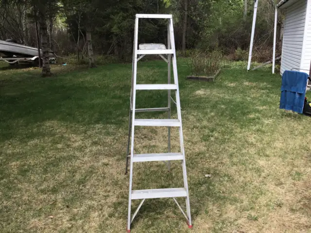 Aluminum step ladder for sale in great condition selling for $75