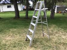 Aluminum step ladder for sale in great condition selling for $75 - Photo 2